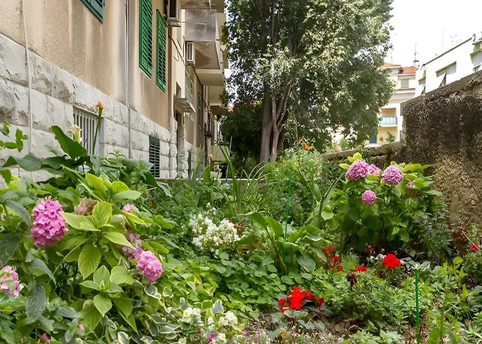 Old Town & Free Parking - Sweet Dado With Balcony شقة *