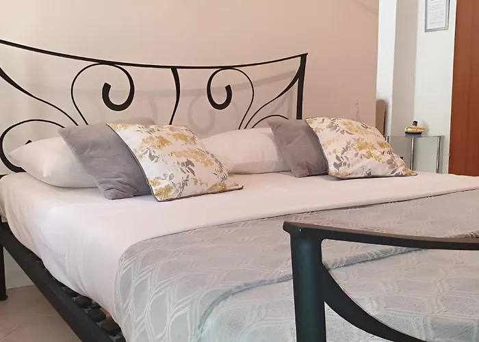 Old Town & Free Parking - Sweet Dado With Balcony شقة سبليت
